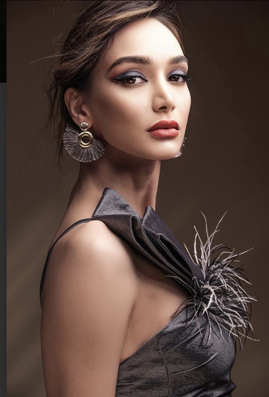Ati Mansoury in a metallic charcoal sculptural fashion look